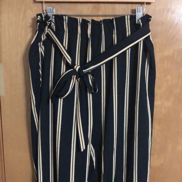 Black, White, and Yellow Ankle Pants - Picture 2 of 6